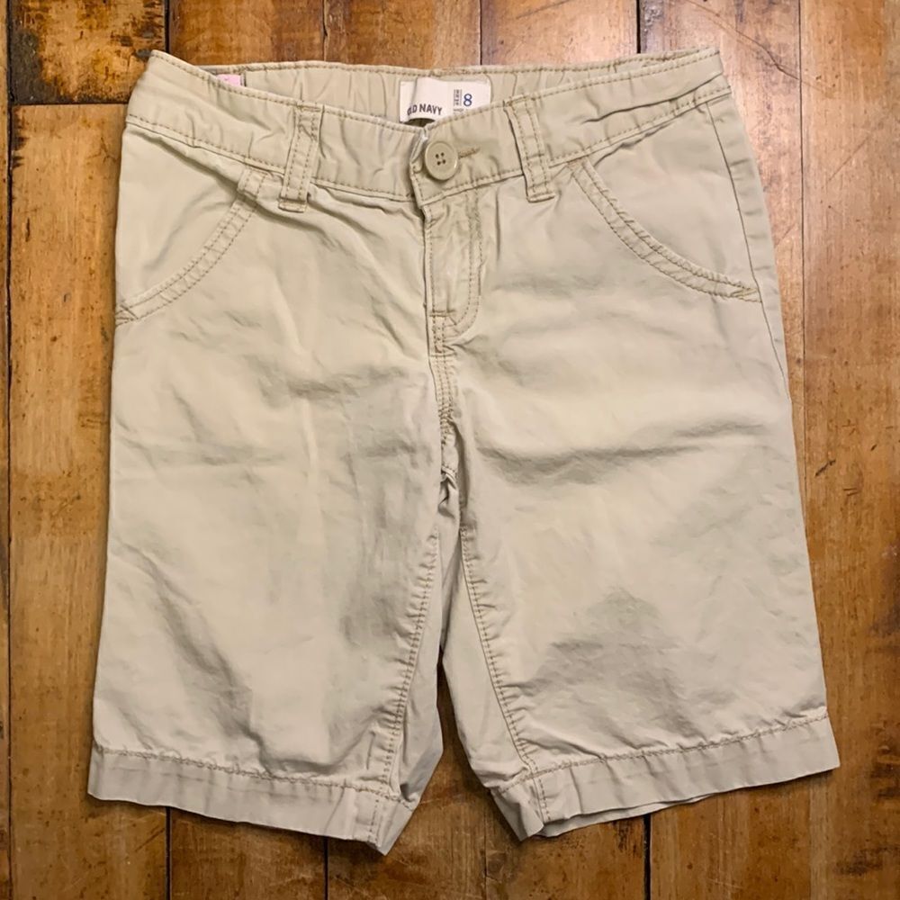 Old Navy Bermuda shorts size 8 khaki shorts cotton summer beach vacation